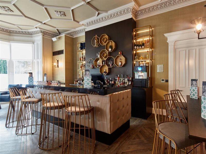 Oddfellows On The Park Cheadle  Ngoại thất bức ảnh The bar at the 1887