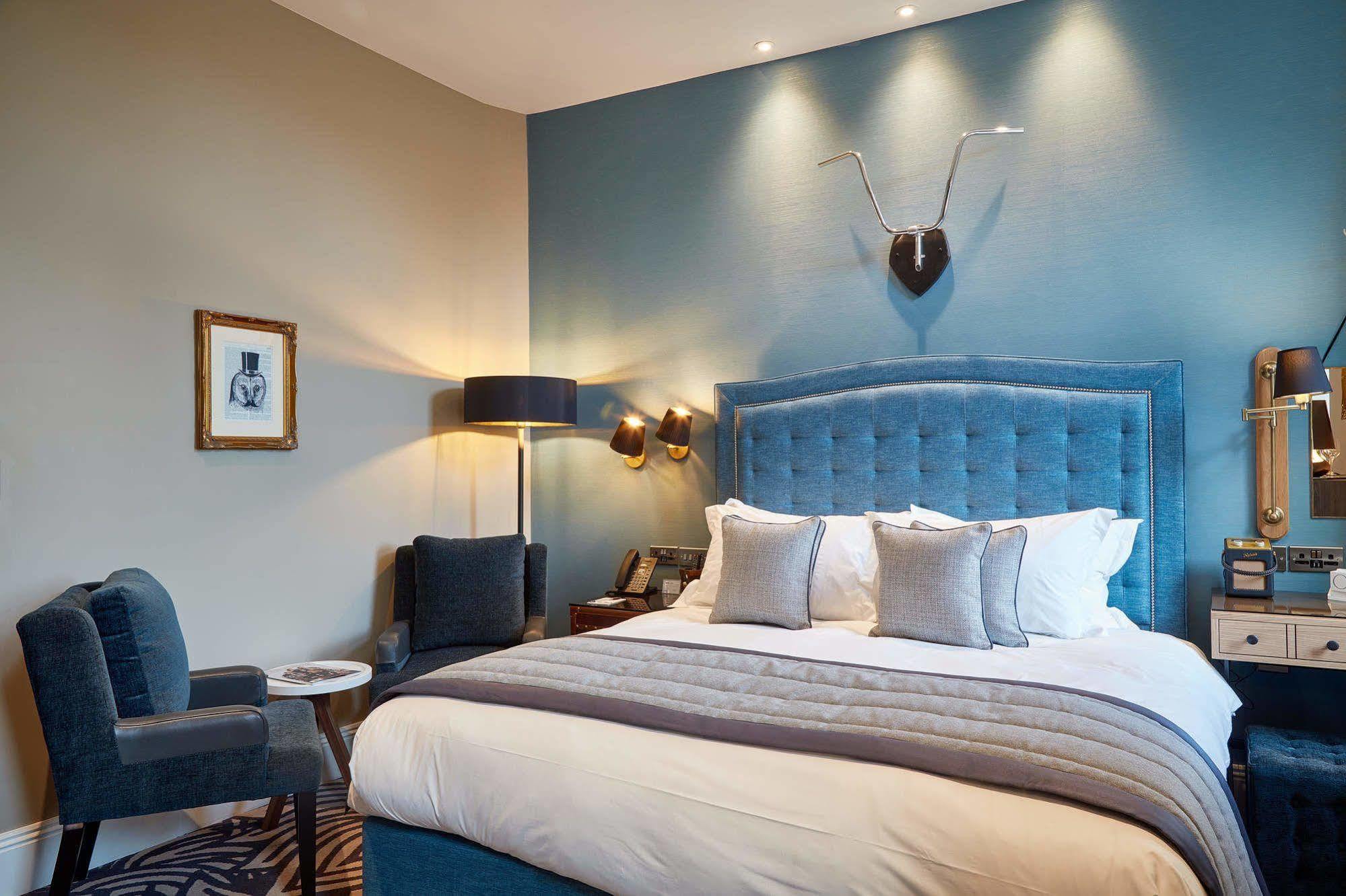 Oddfellows On The Park Cheadle  Ngoại thất bức ảnh A bedroom at The Old Bank Hotel