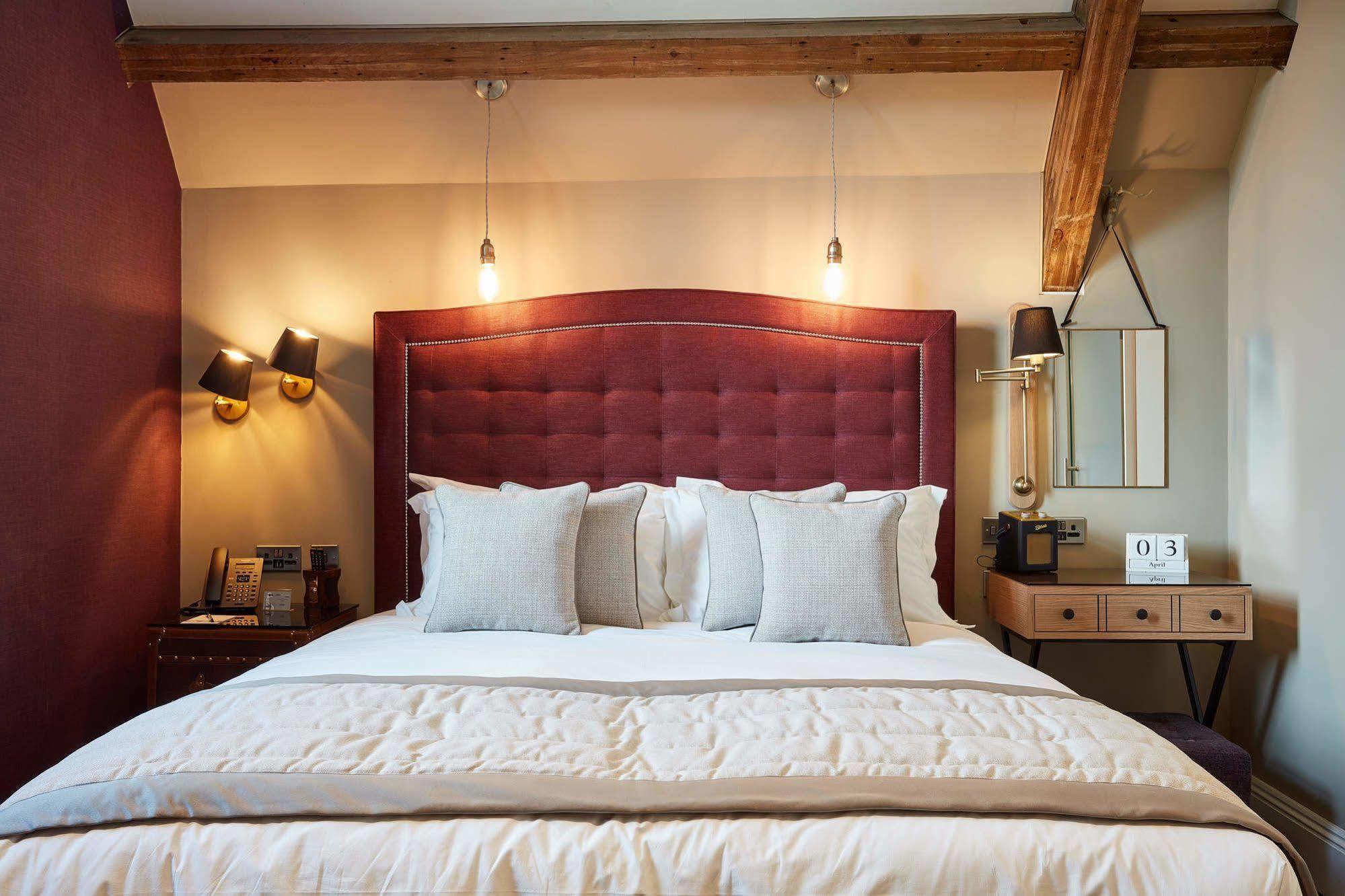 Oddfellows On The Park Cheadle  Ngoại thất bức ảnh A bedroom at The Swan Hotel